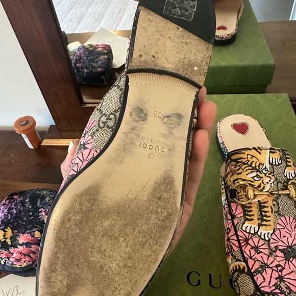 Excellent pre loved conditions Gucci Flats - Picture 2 of 16